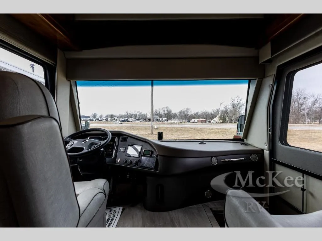 2021 Foretravel Realm FS450 LS3 - Photo 3