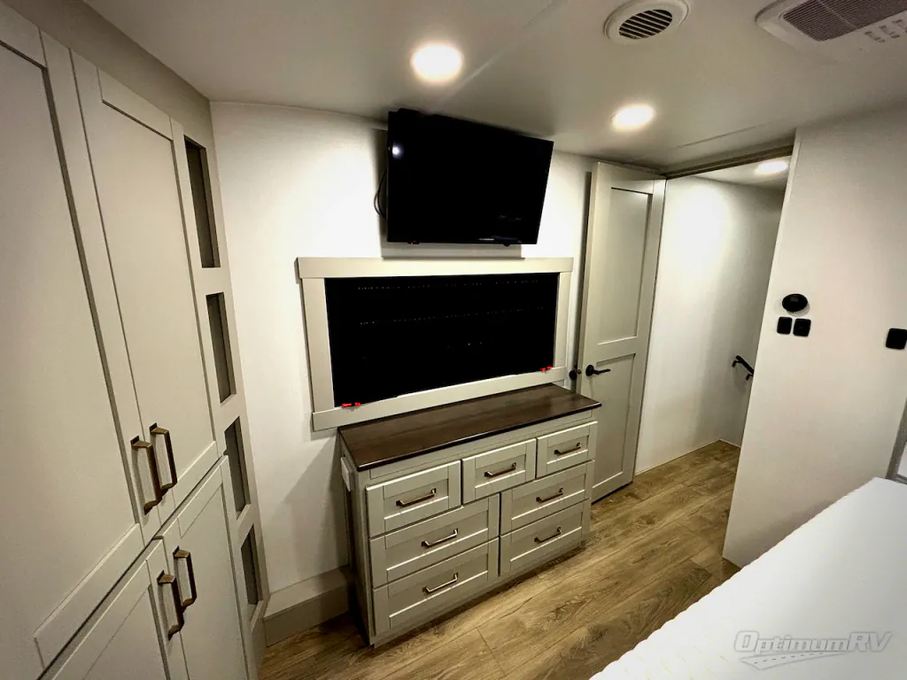 2025 Brinkley Model Z 3400, Photos photo 12