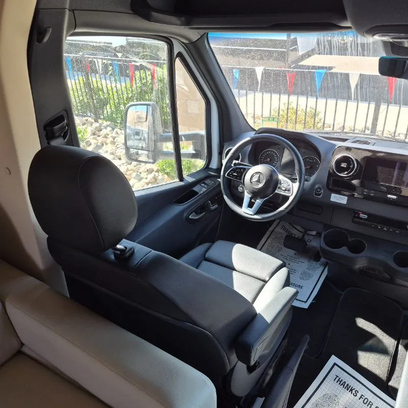 2025 Chinook RV Summit DS - Photo 4