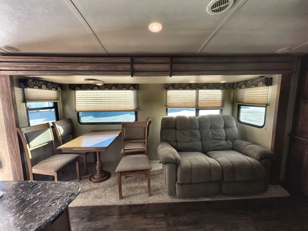 2015 Keystone Laredo 314RE - Photo 4