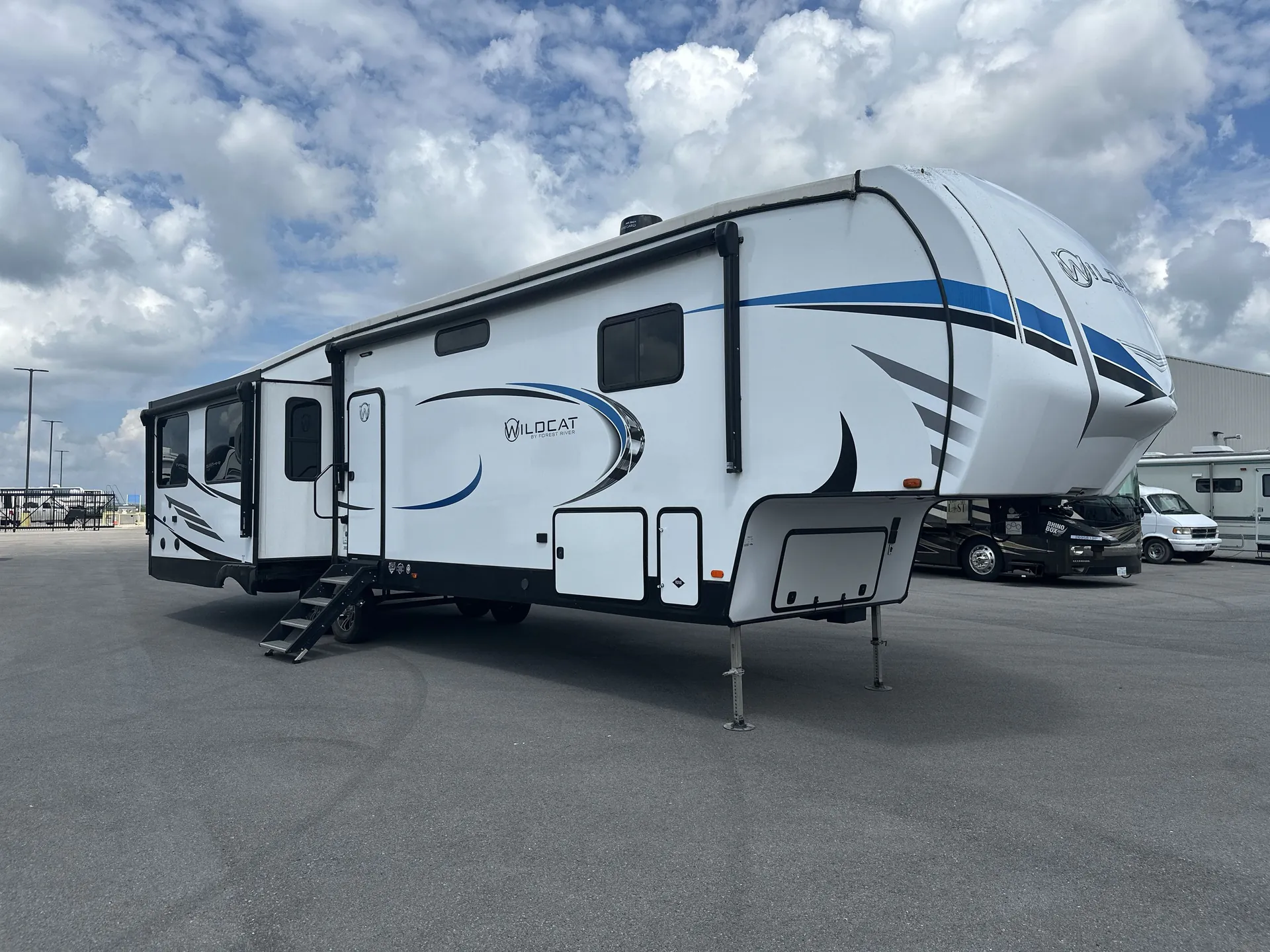 2022 Forest River Wildcat 369MBL - Photo 2