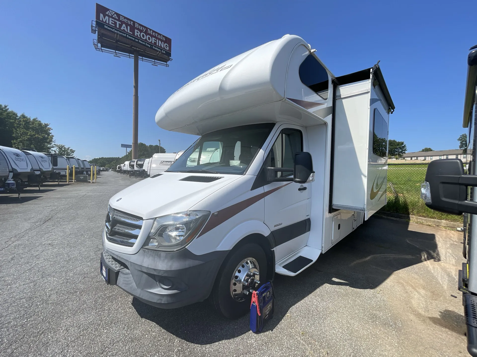 2016 Forest River Sunseeker MBS 2400R — campside