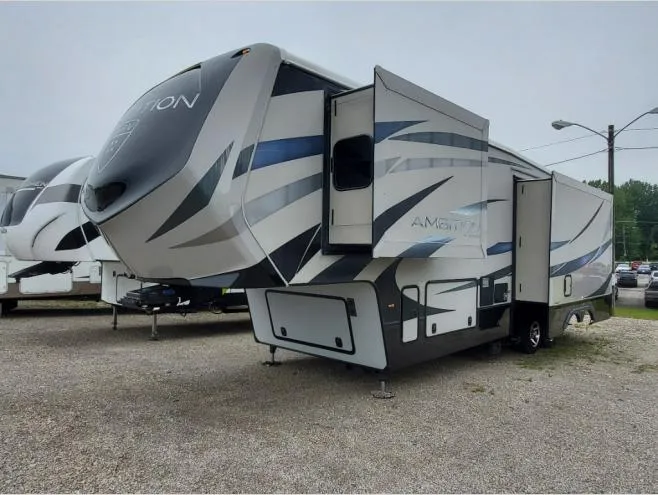2017 Augusta RV Ambition 33QS - Main photo