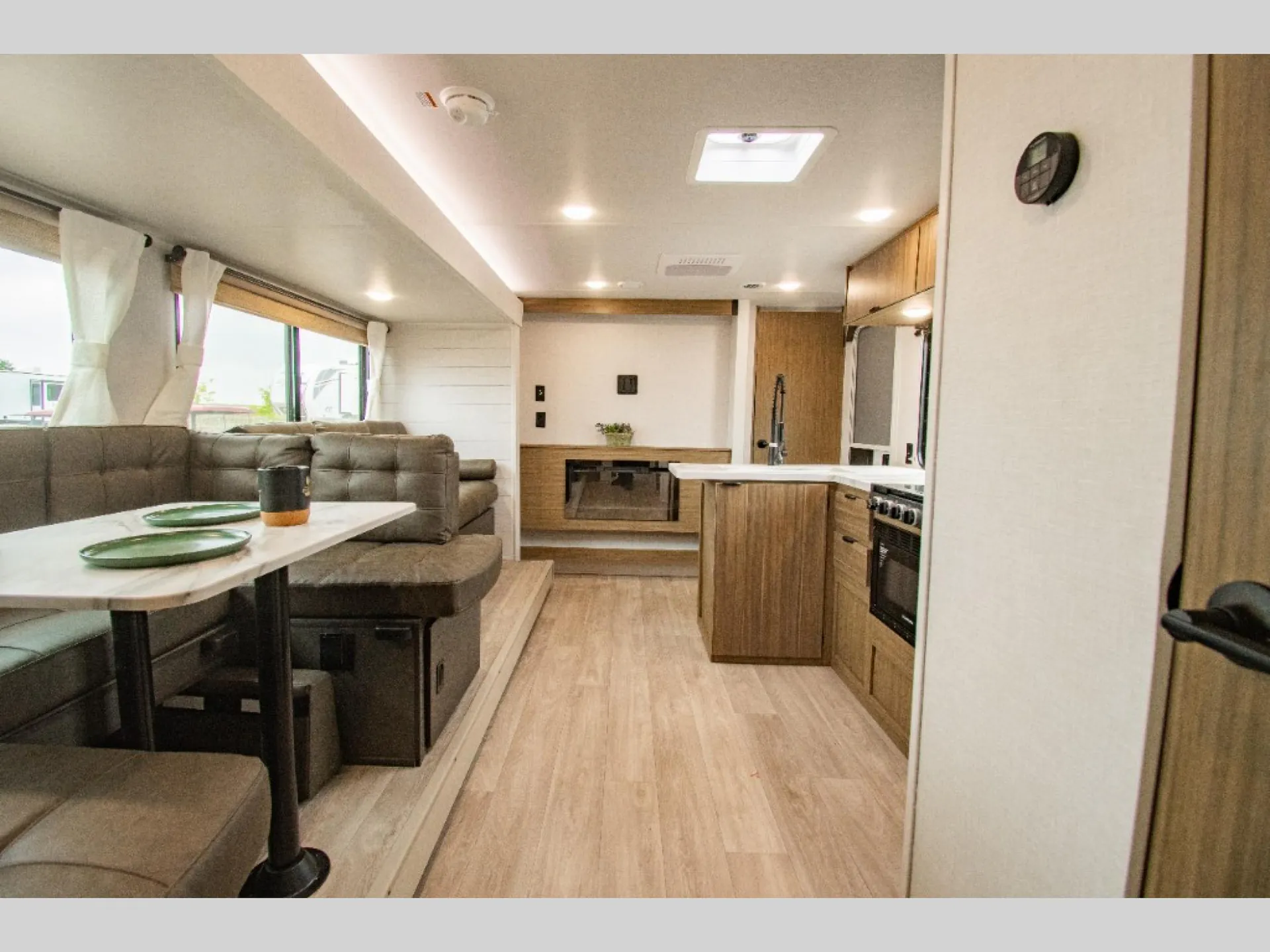 2027 Forest River RV WILDWOOD X-LITE 273QBXL — Photo 7