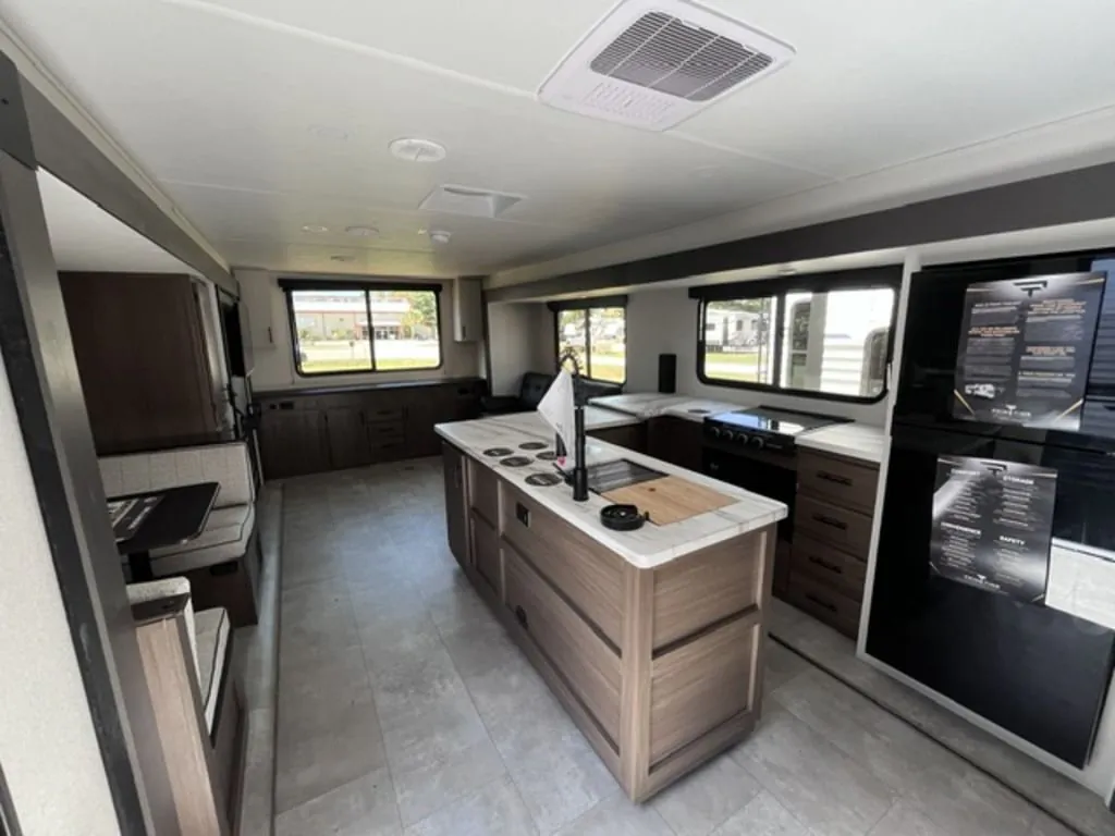2027 Forest River Tracer 286RL, Photos photo 5