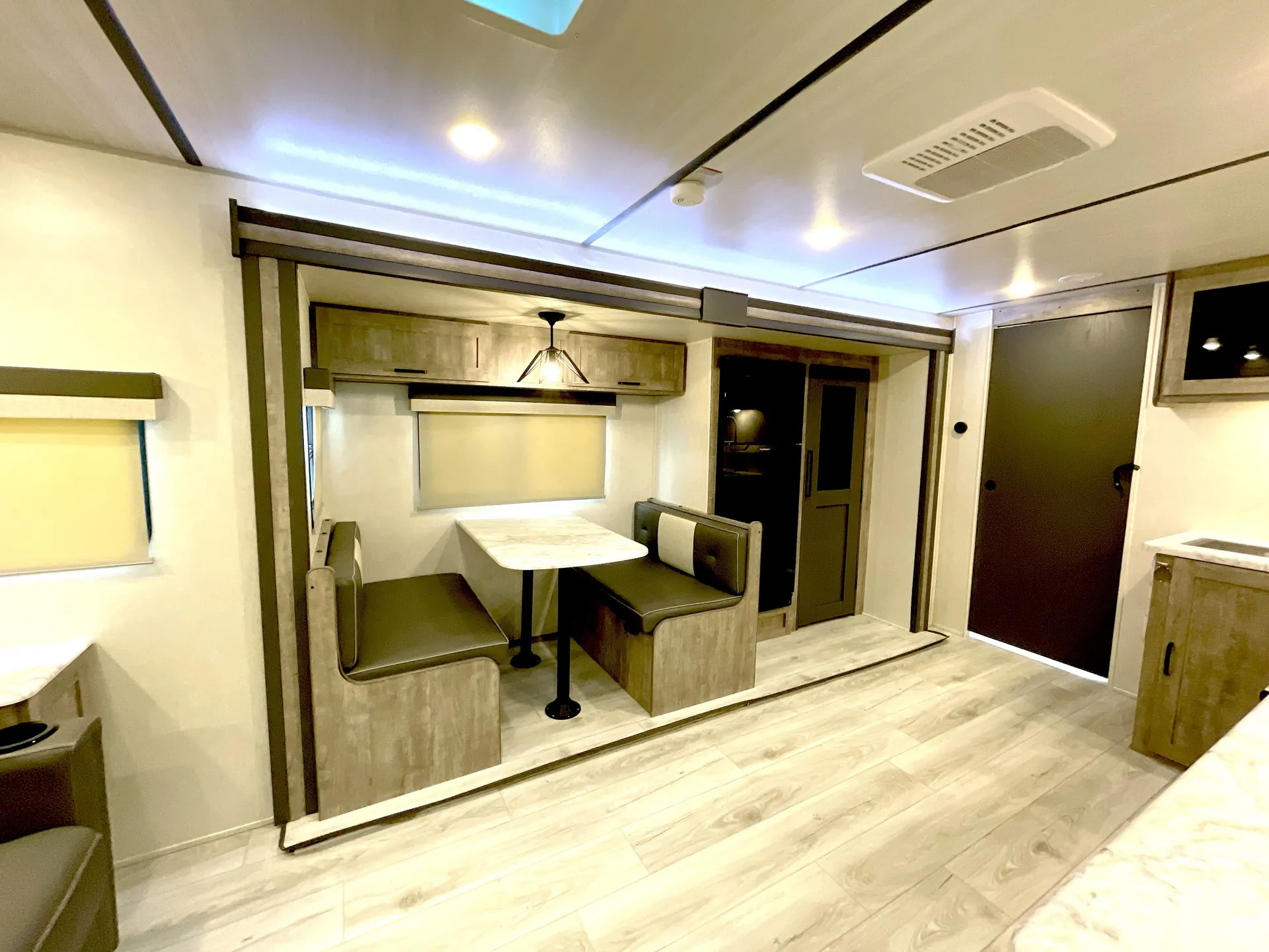 2023 Forest River Grand Surveyor 253RLS — living area main