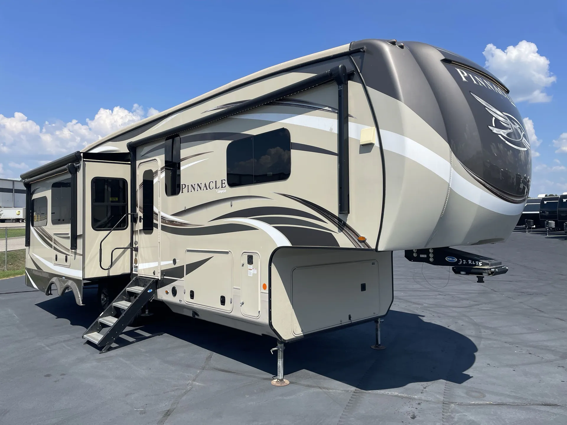 2020 Jayco Pinnacle 32RLTS - Photo 2