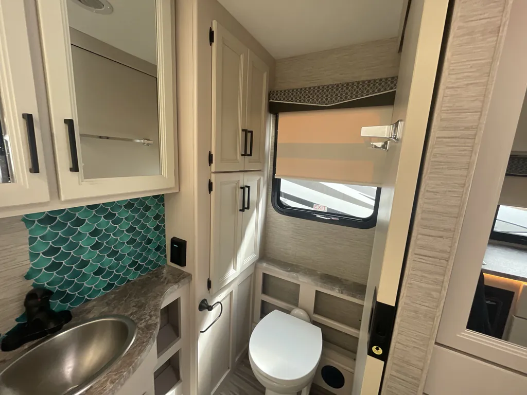 2022 Thor Motor Coach Axis 24.3, Photos photo 18