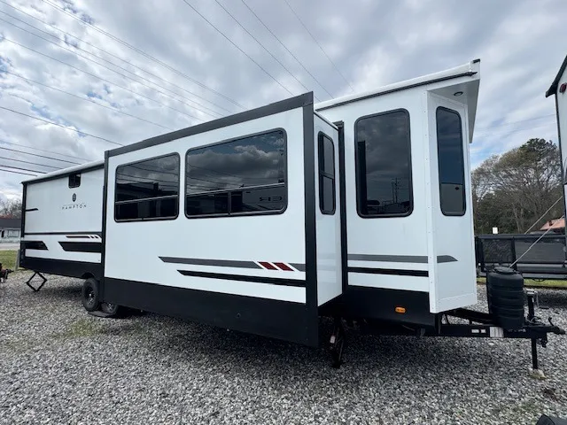 2026 CrossRoads RV Hampton 37FL - Photo 2