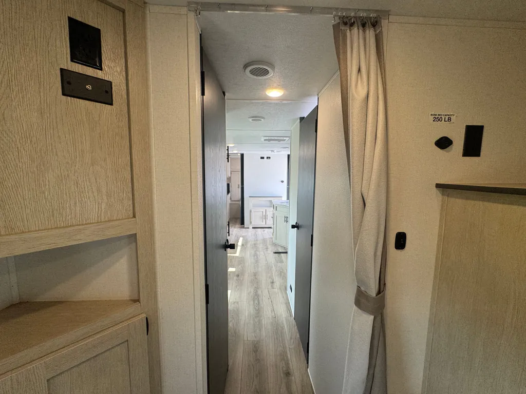 2026 Shasta RVs i-5 Edition 530BQB, Photos photo 30