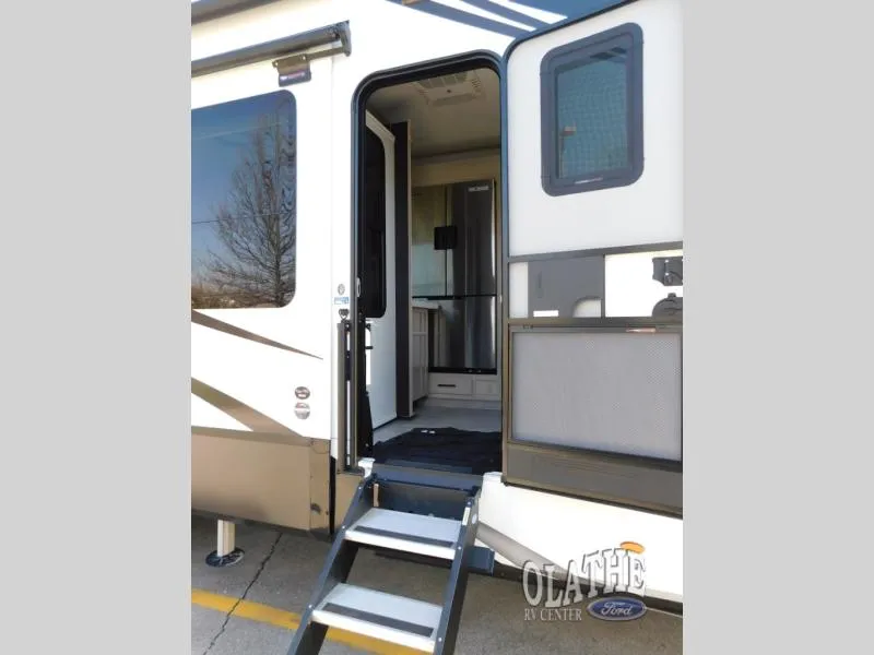 2026 Grand Design Solitude 380FL - Photo 3