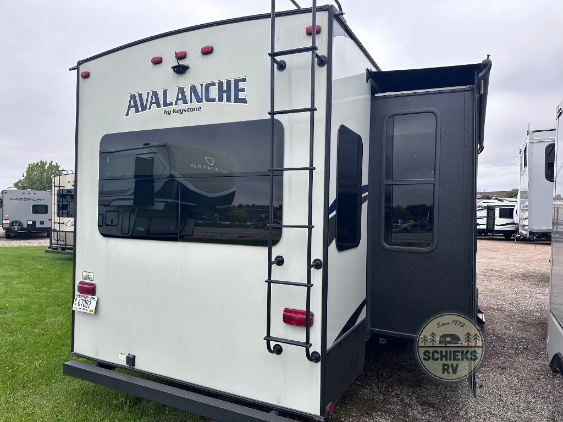 2018 Keystone Avalanche 365MB - Photo 3