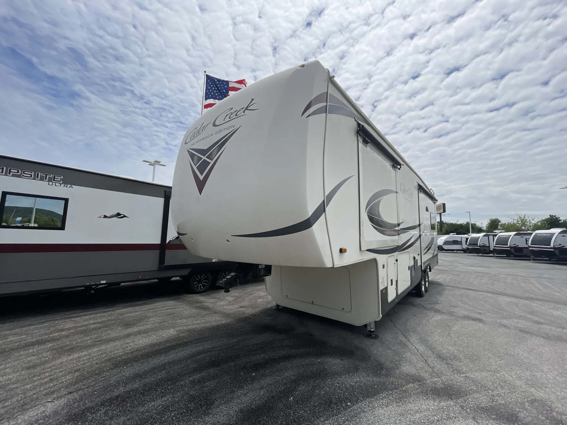 2020 Forest River Cedar Creek Silverback 29RW — backside