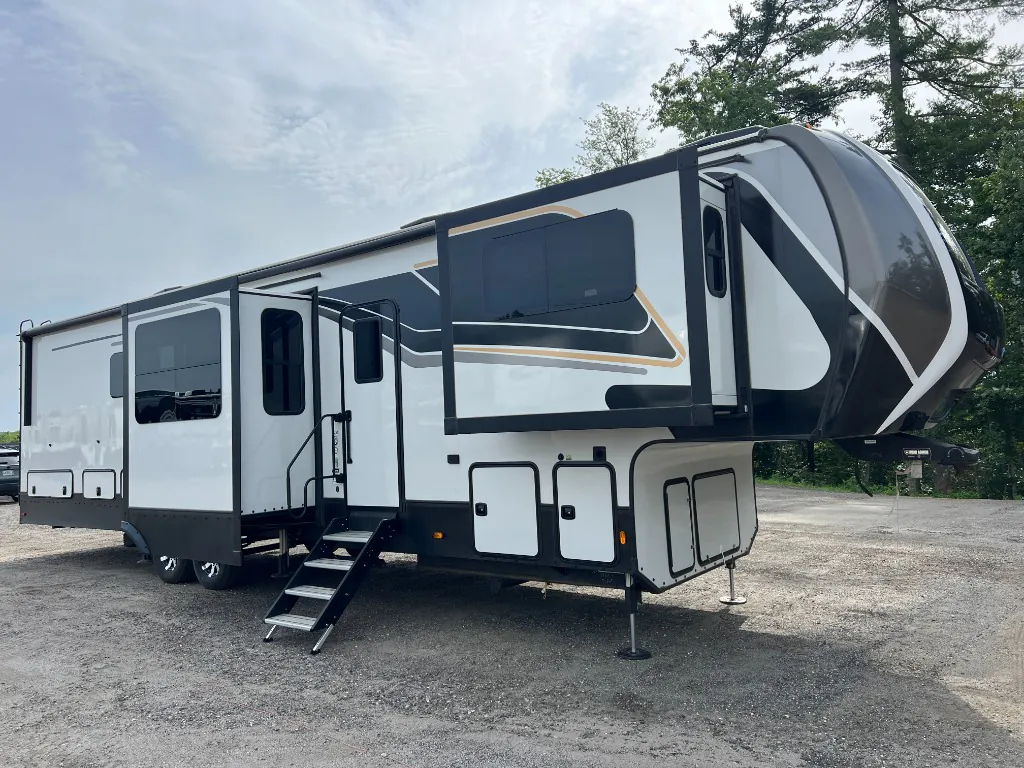 2025 Keystone Alpine 3712KB dealer photo 1 from SR1 Companies