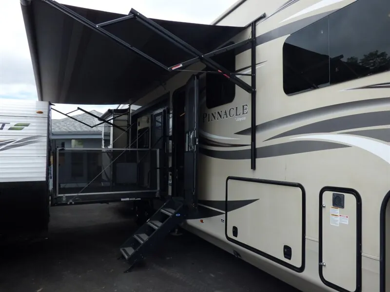 2018 Jayco Pinnacle 39SPQS - Photo 4