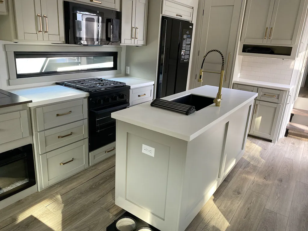 2026 Brinkley Model Z 3600, Photos photo 16