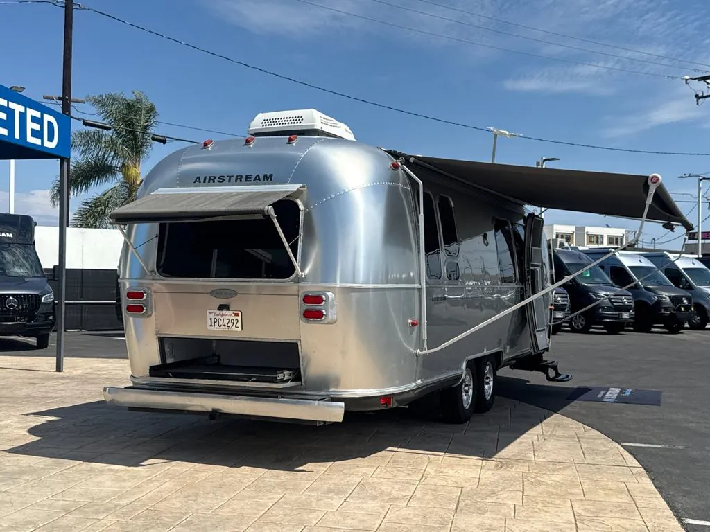 2013 Airstream Flying Cloud 25RB Twin - Photo 4