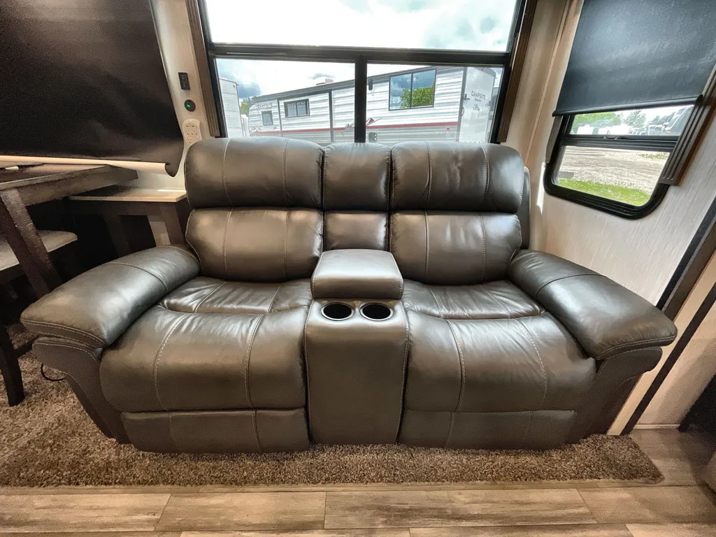 2022 Forest River Cedar Creek Champagne Edition 38EL, Photos photo 5