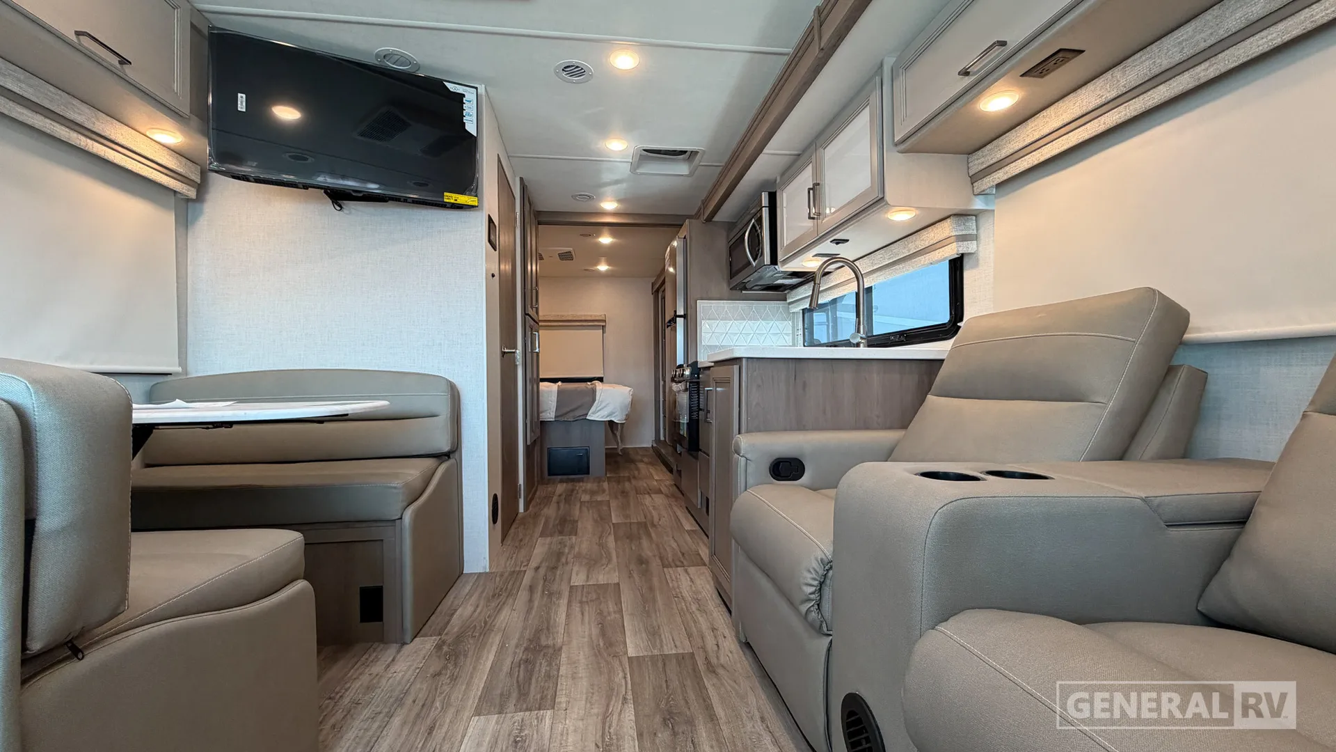 2026 Thor Motor Coach Hurricane 29L - Photo 3