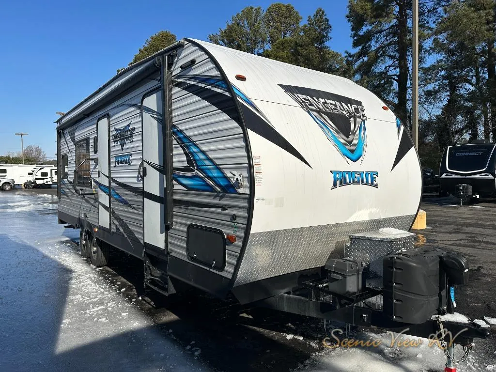 2018 Forest River Vengeance Rogue 25V - Photo 2