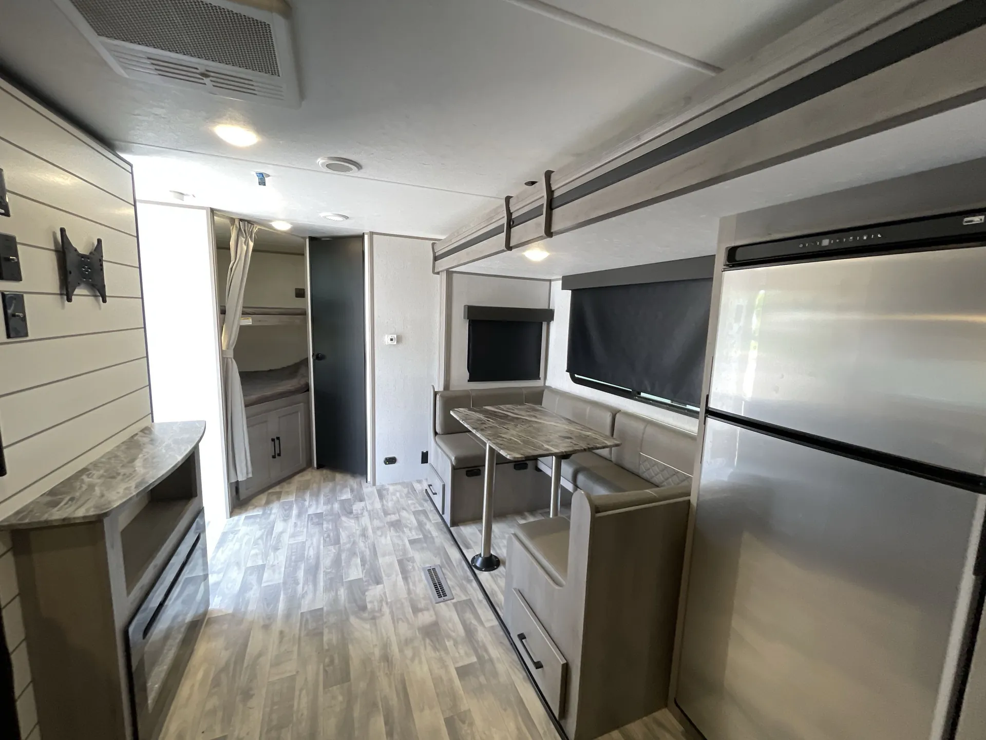 2022 Dutchmen Kodiak Ultra-Lite 248BHSL — living area main