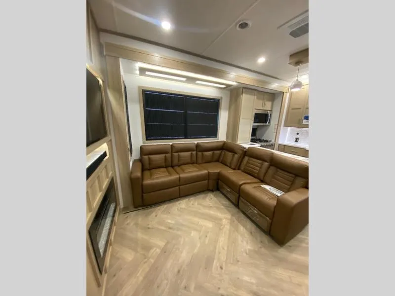 2025 Keystone Raptor 441 - Photo 4