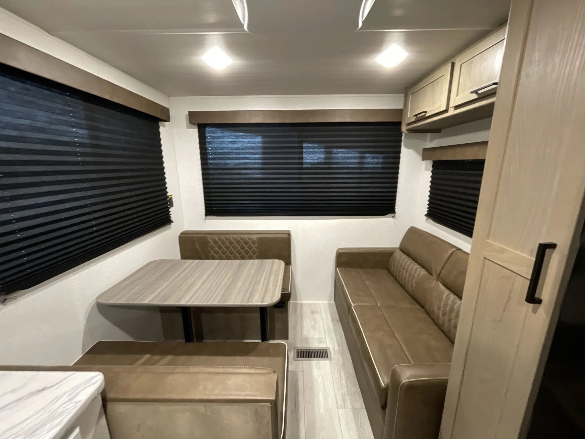 2025 Keystone Springdale Classic East 200RLC — living area main