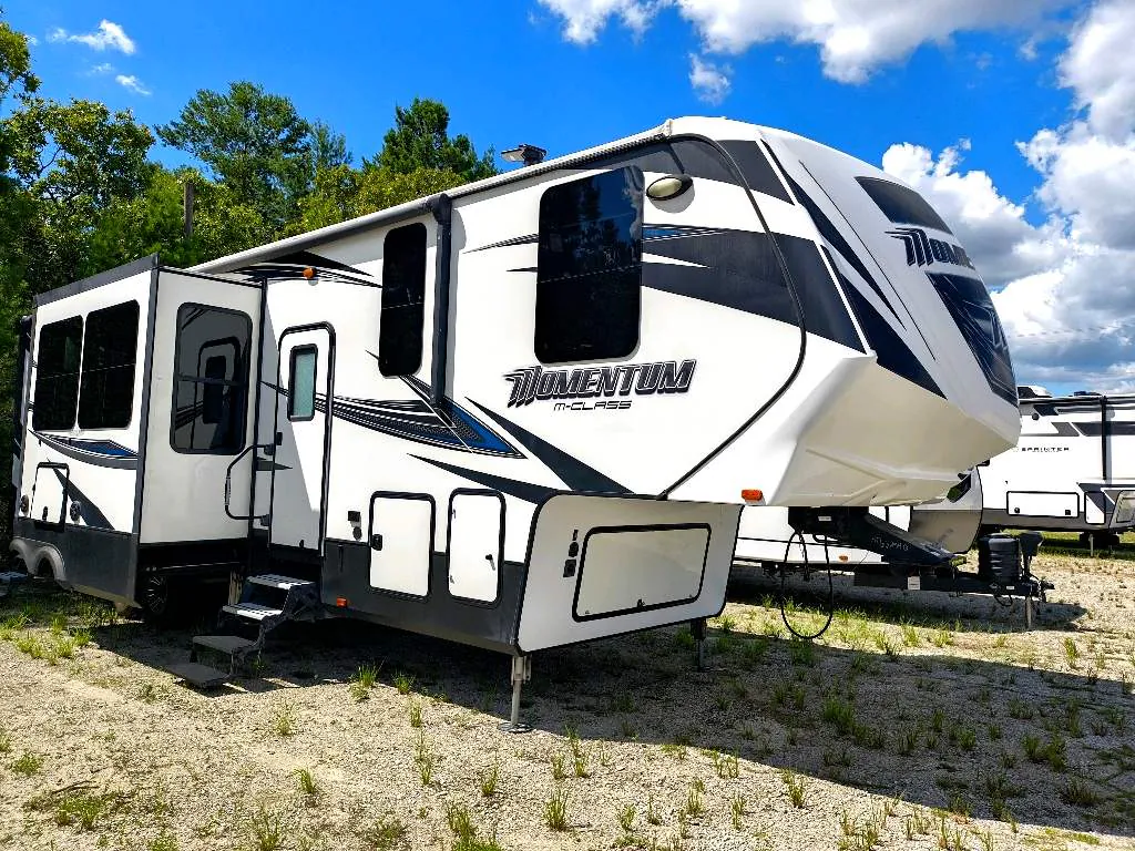 2017 Grand Design Momentum M-Class 350M - Photo 4
