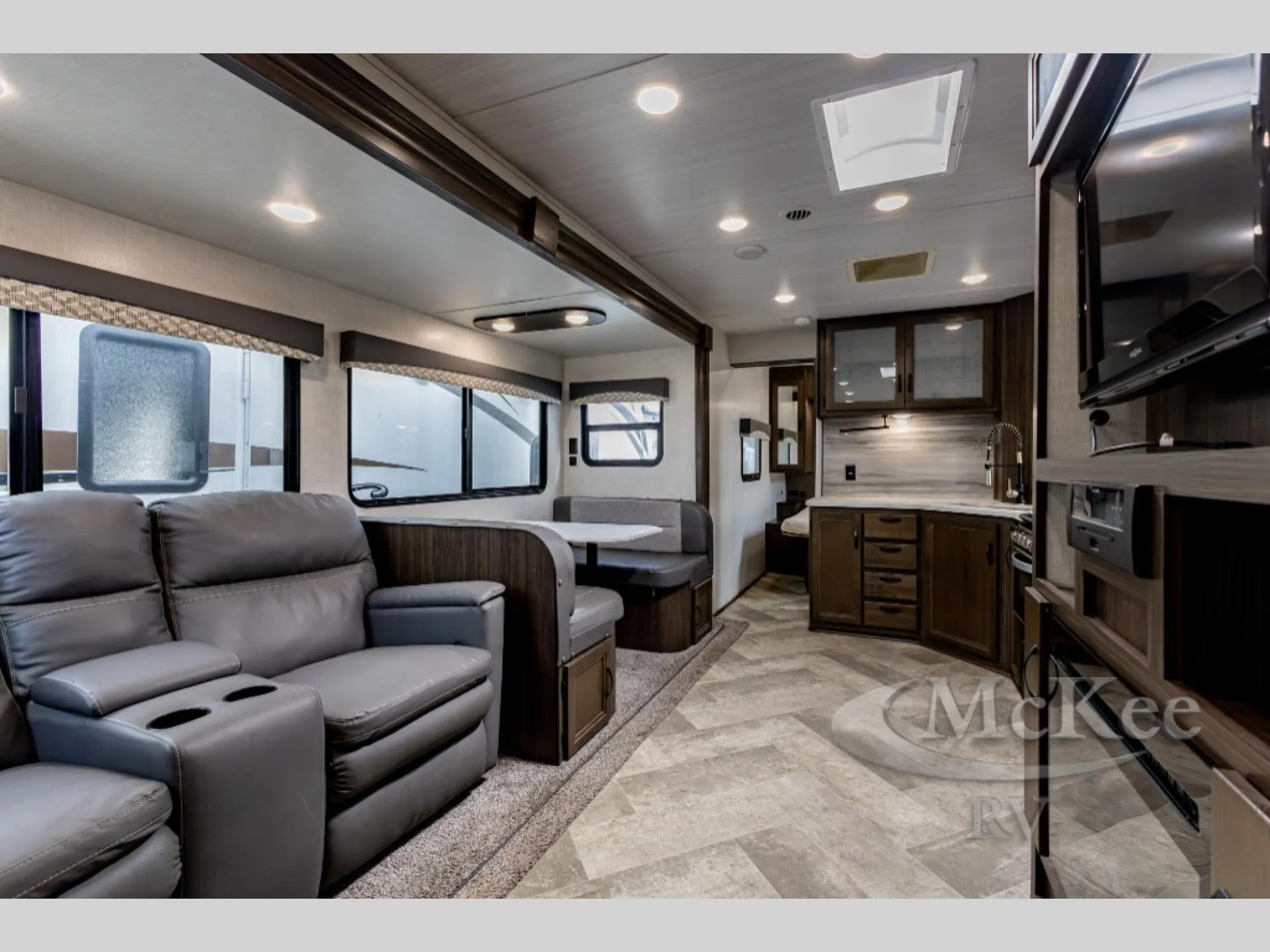 2020 Winnebago Voyage 3033BH - Photo 3