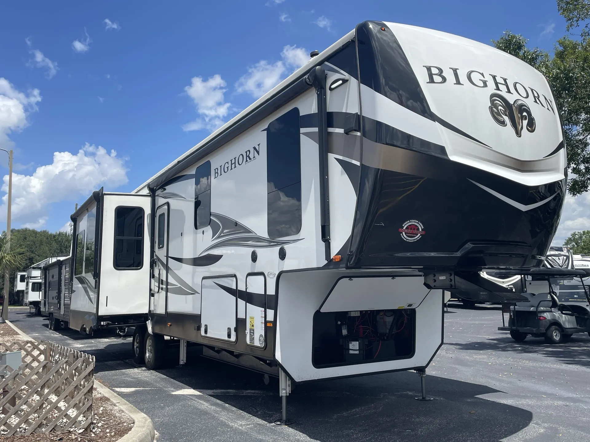 2021 Heartland Bighorn 3300DL - Photo 2