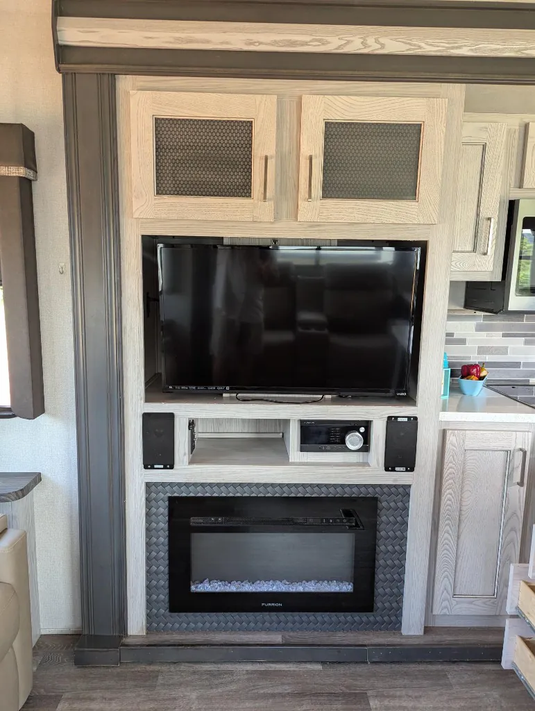 2021 Keystone Montana High Country 385BR, Photos photo 10