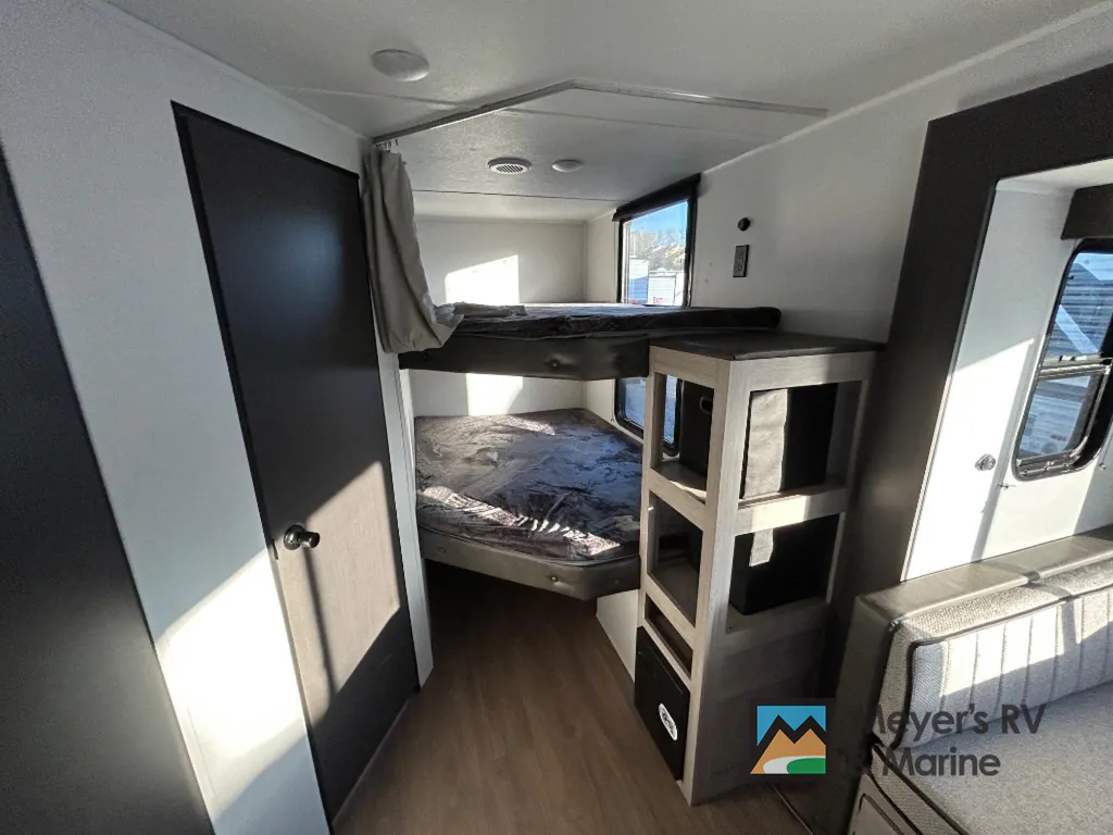 2027 East to West Della Terra 280BH, Photos photo 12
