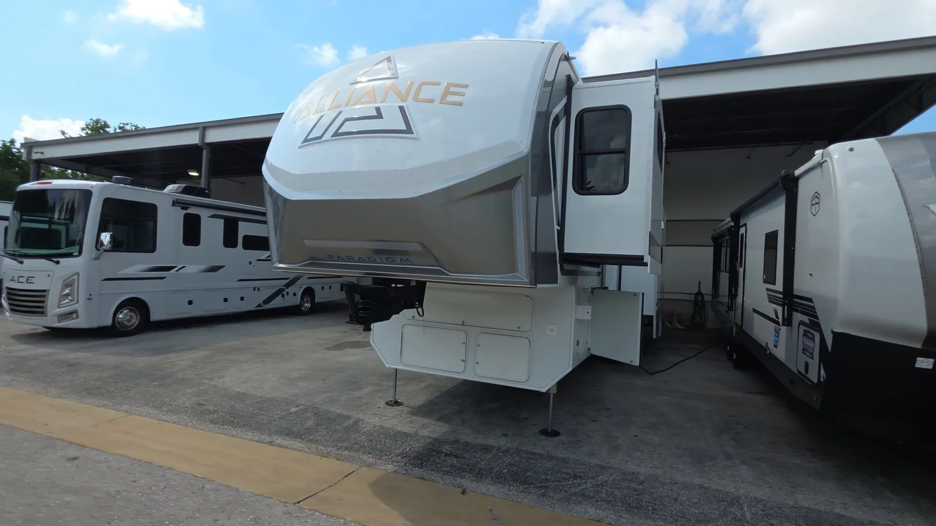 2027 Alliance RV Paradigm 310RL - Photo 4