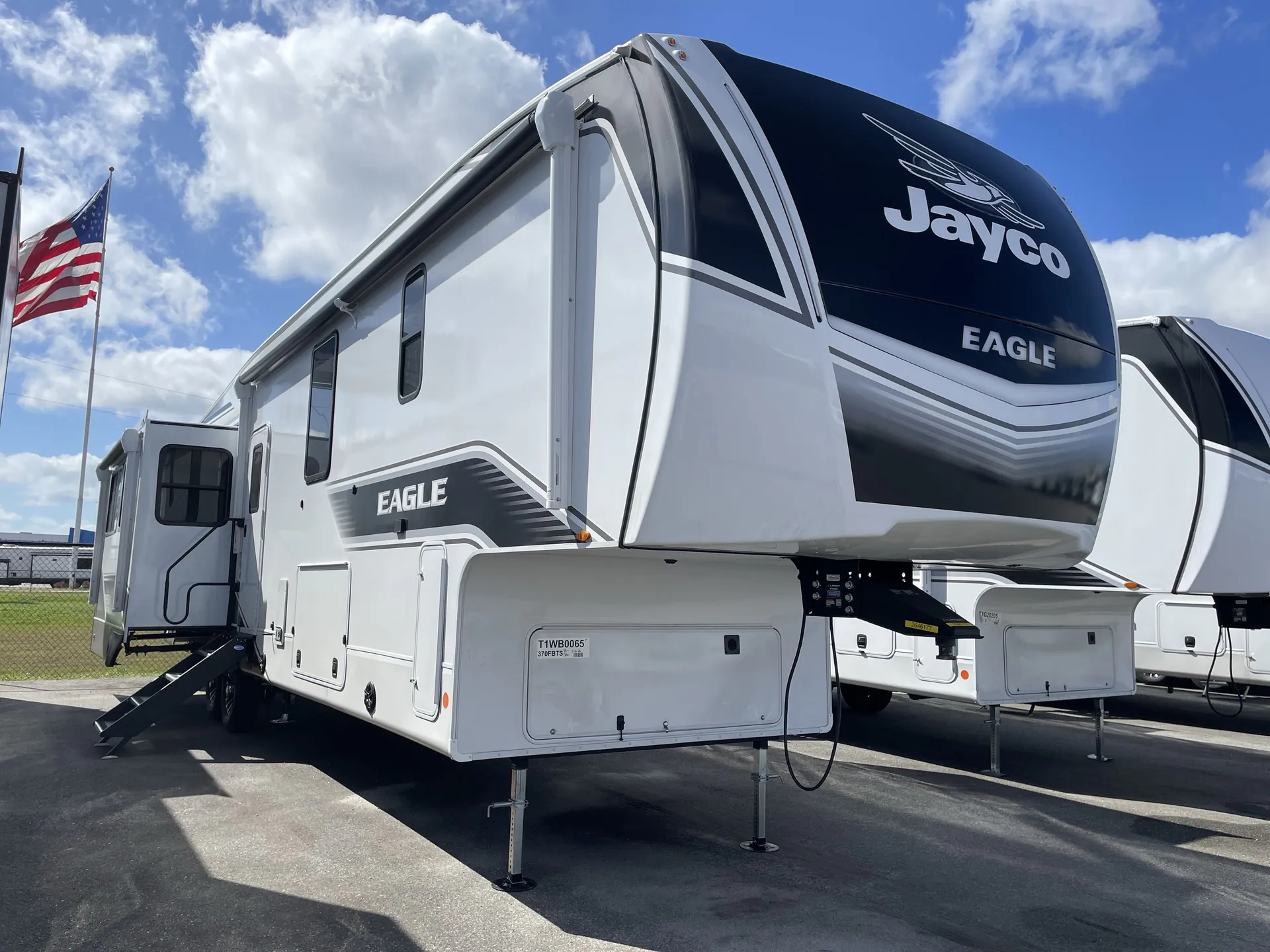2026 Jayco Eagle 370FBTS - Photo 2