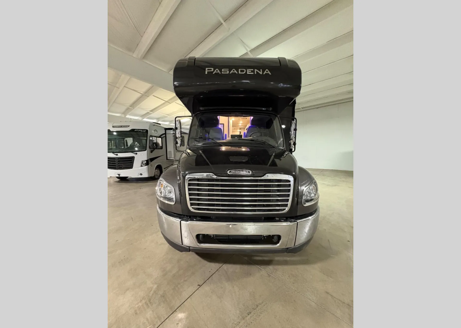 2023 Thor Motor Coach Pasadena 38BX - Photo 3