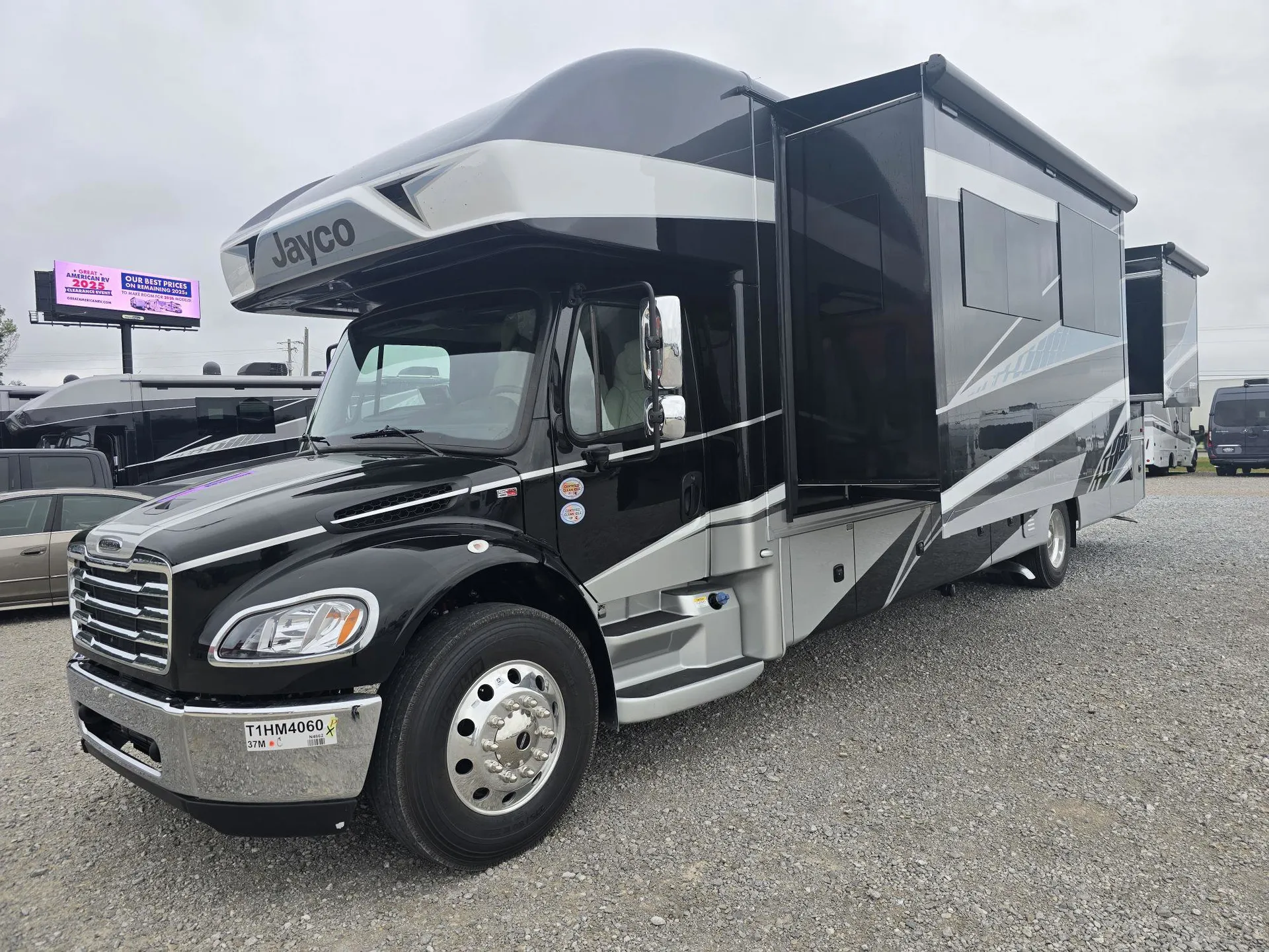 2026 Jayco Seneca 37M - Photo 4