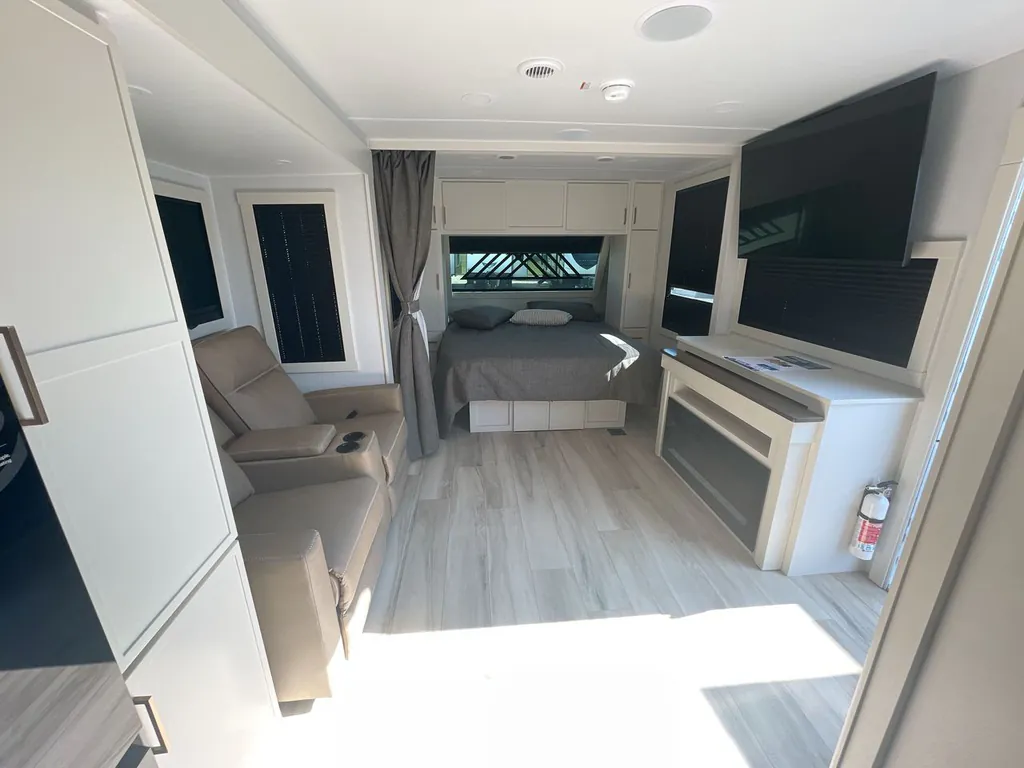 2026 Brinkley Model I 235, Photos photo 9