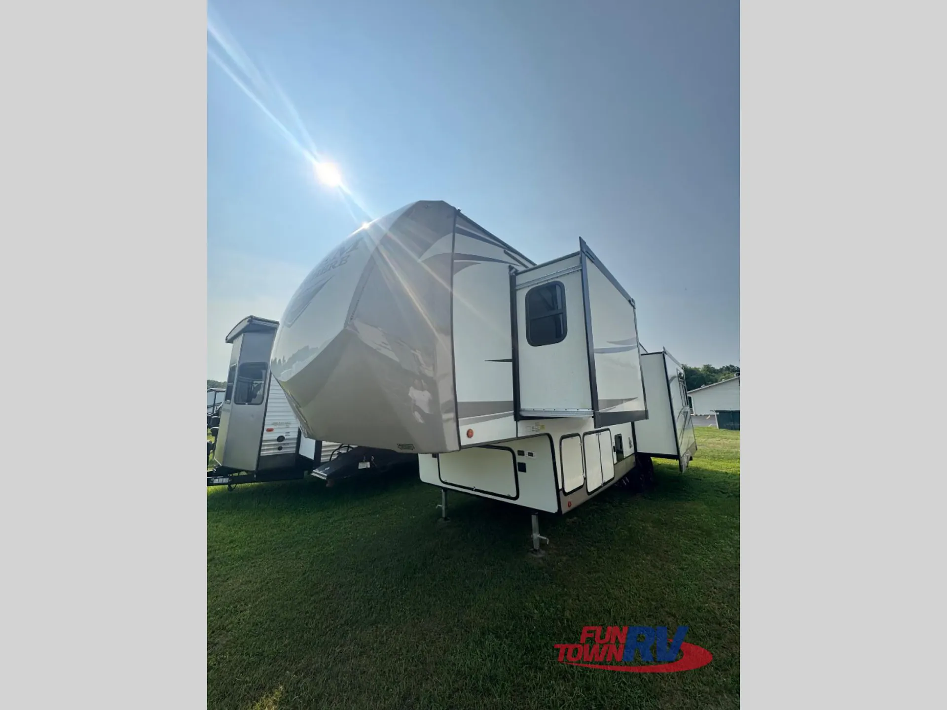 2021 Forest River Salem Hemisphere 286RL - Photo 3