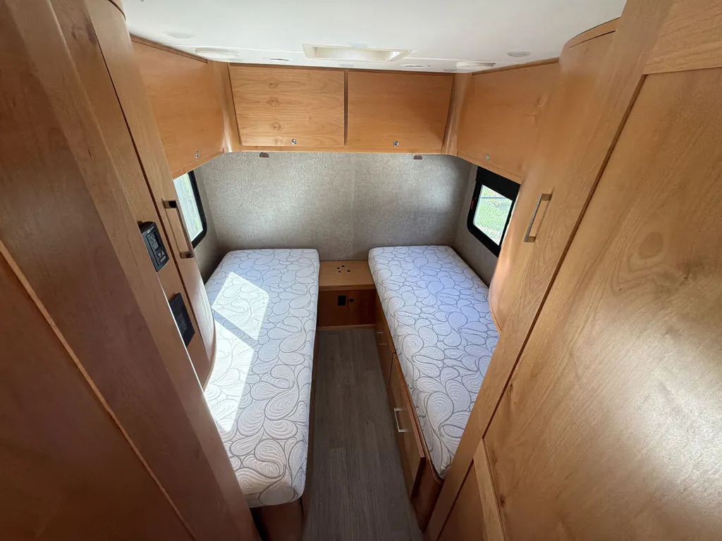 2017 Tiffin Wayfarer 24 QW, Photos photo 3