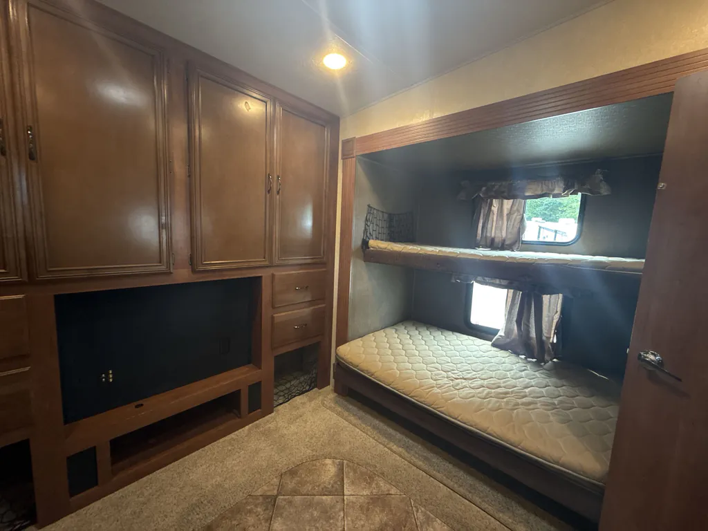2015 Forest River Sierra 365SAQB, Photos photo 15
