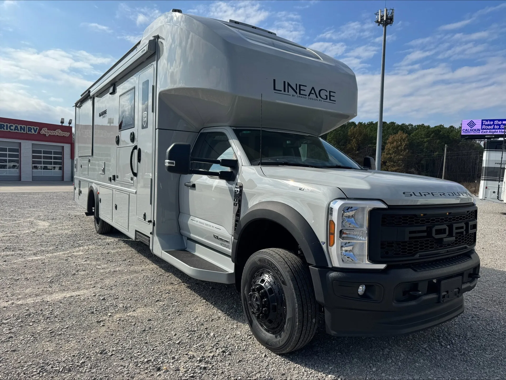 2026 Grand Design Lineage Series F 31ZW - Photo 2