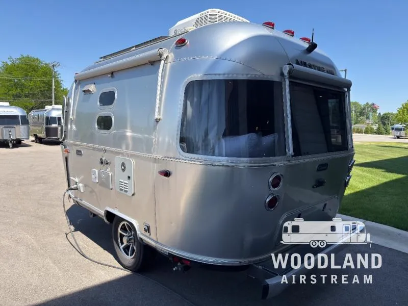 2025 Airstream Caravel 16RB - Photo 4
