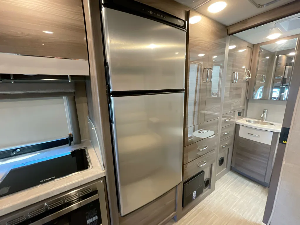 2023 Thor Motor Coach Tiburon 24FB, Photos photo 4