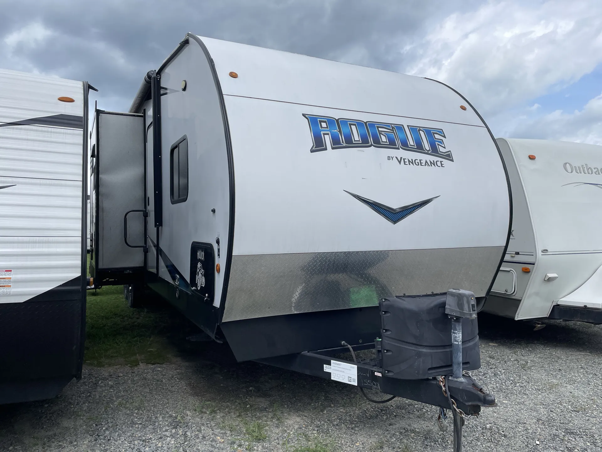 2019 Forest River Vengeance Rogue 32V - Photo 2