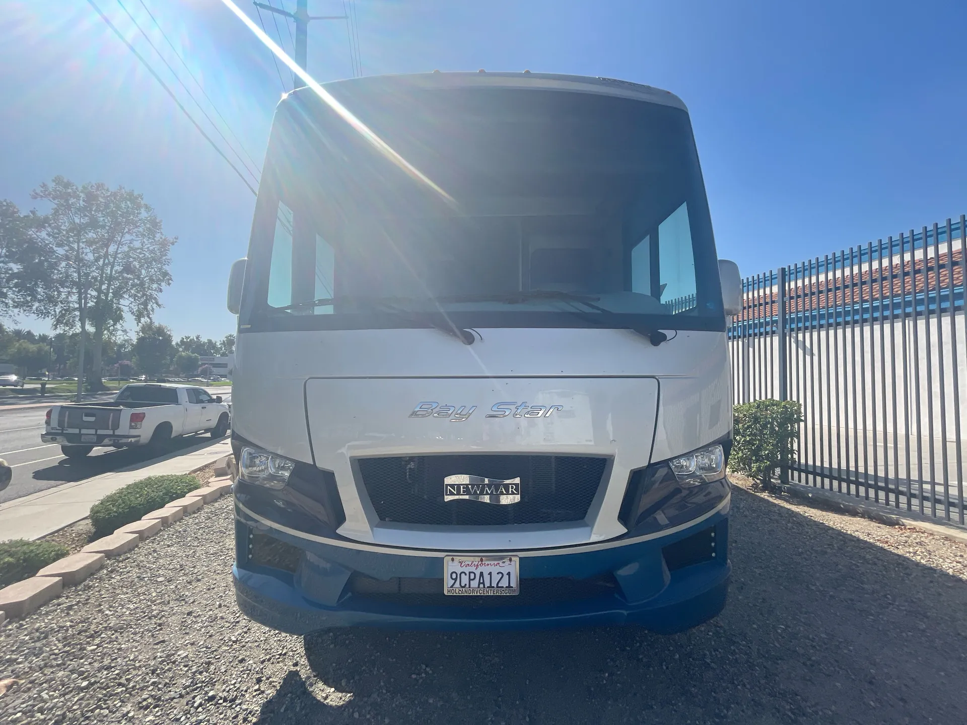 2022 Newmar Bay Star 3609 — front