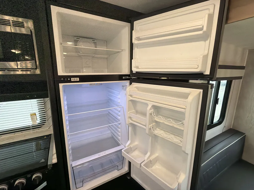 2022 Coachmen Freedom Express Ultra Lite 274RKS, Photos photo 5