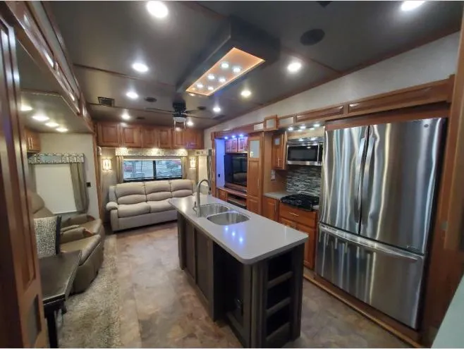 2017 Augusta RV Ambition 33QS - Photo 2