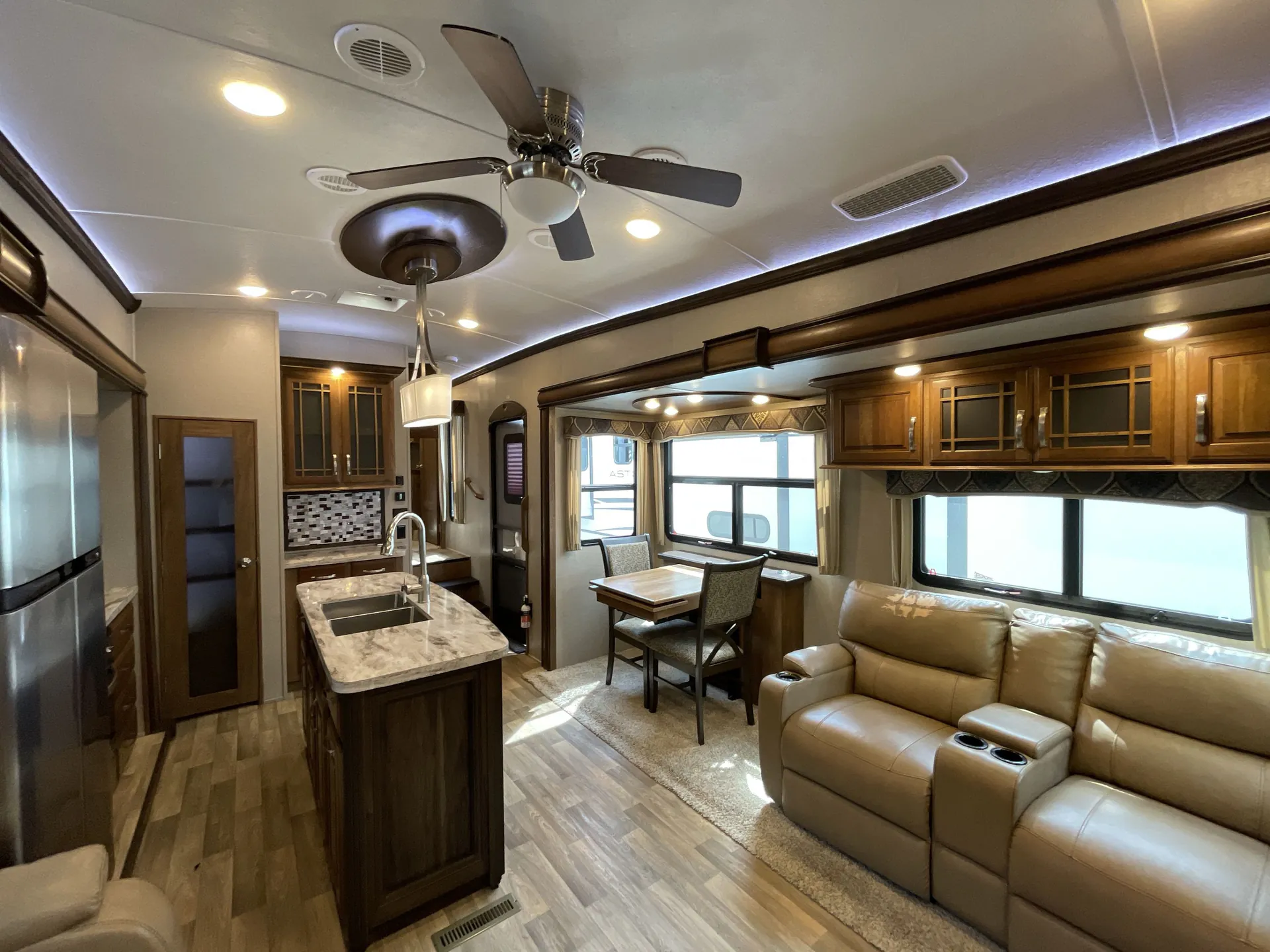 2017 Keystone Montana 3000RE — living area main