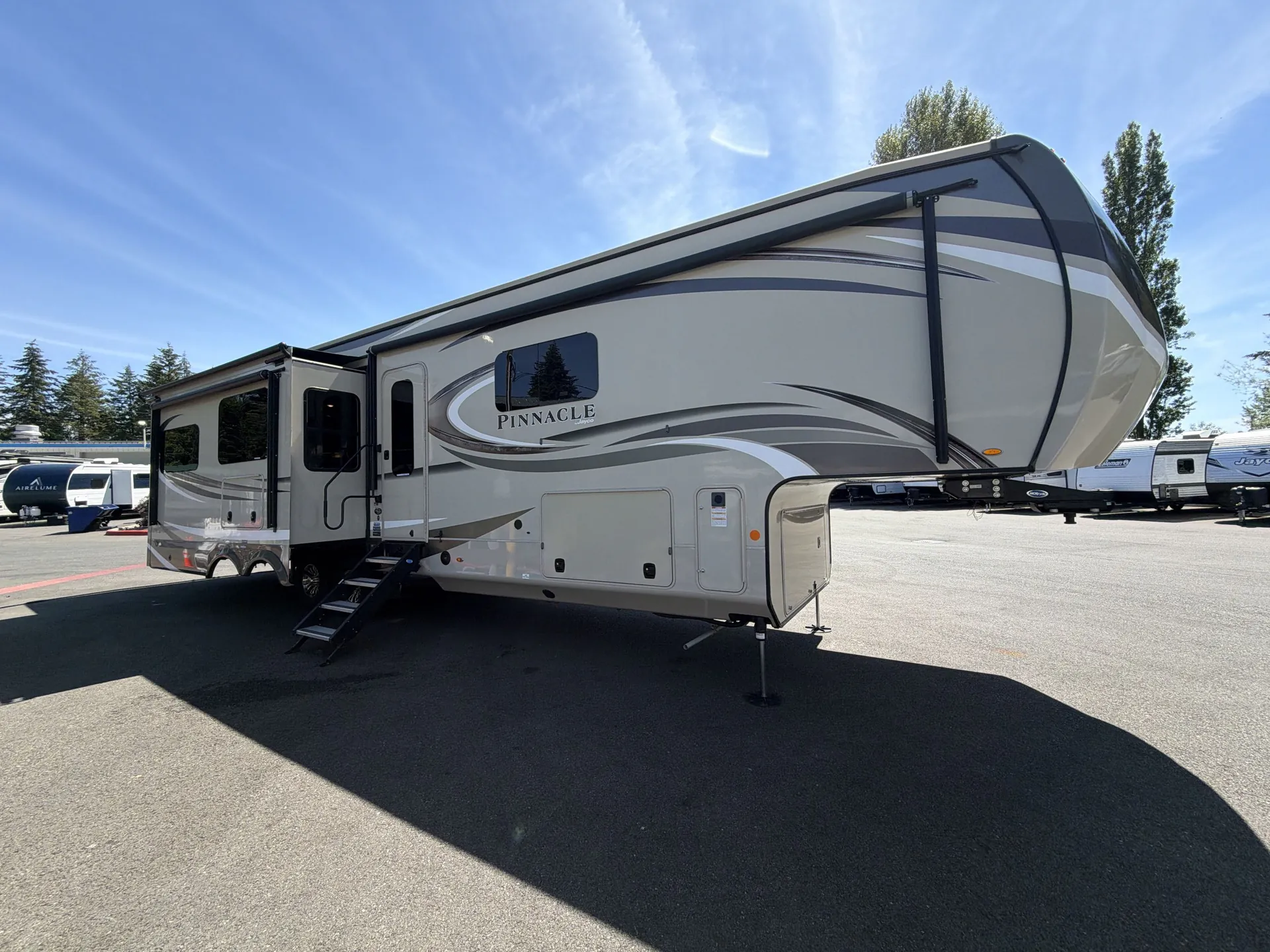 2020 Jayco Pinnacle 36FBTS - Photo 2