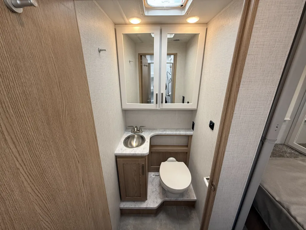 2026 Thor Motor Coach Freedom Elite 28HZ, Photos photo 28